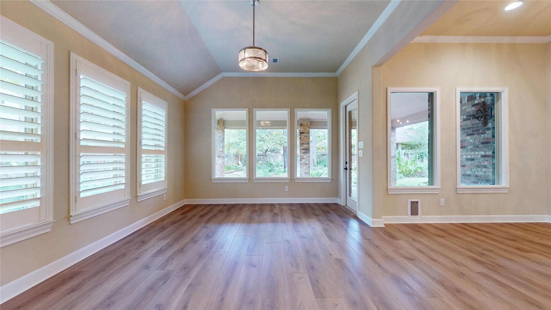 126 Bellardia Court, Montgomery, TX 77316 Sun room