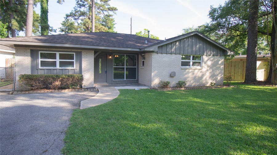 Property photo for 322 Broad Ripple Drive, Houston, TX