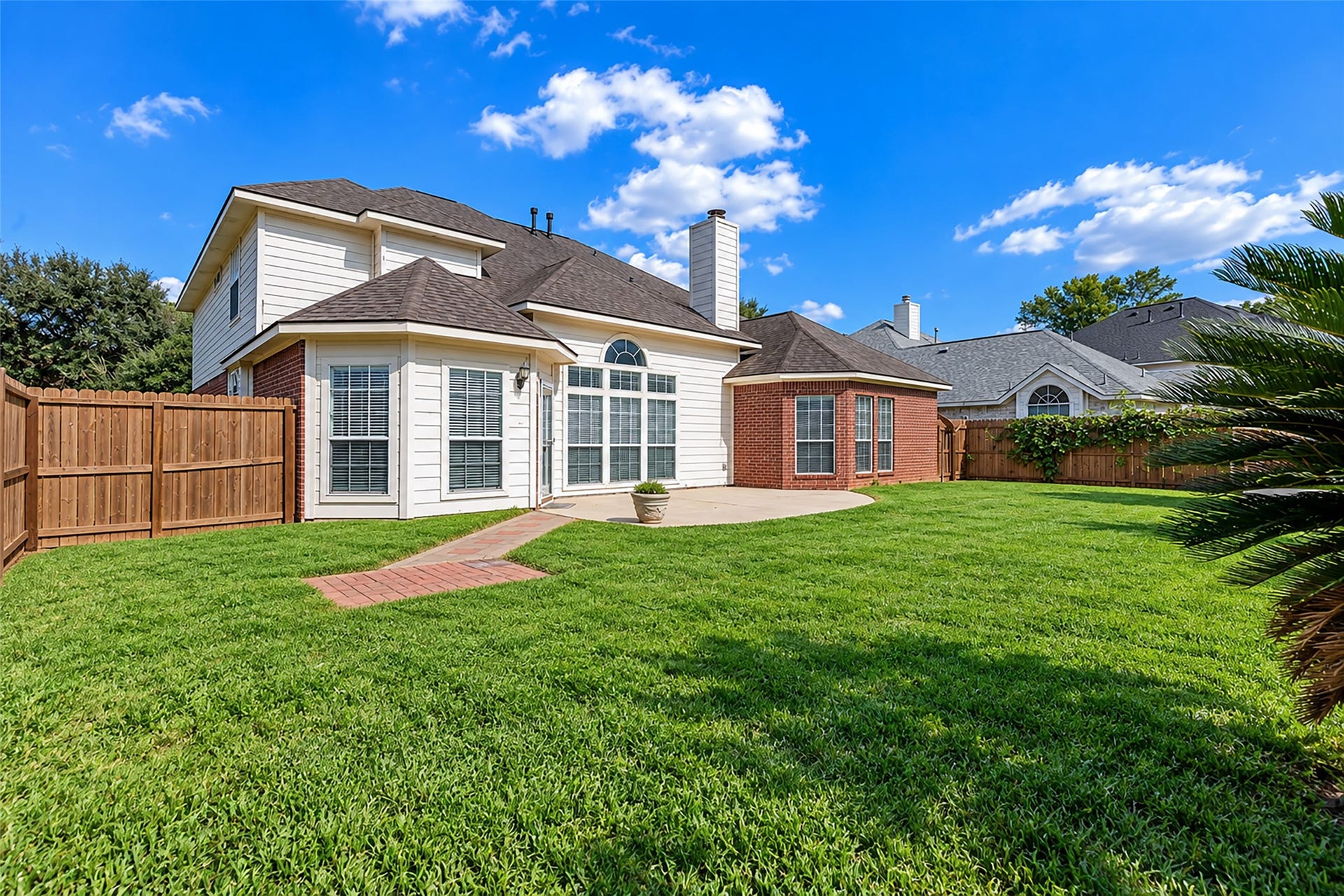 6110 Four River Drive, Richmond, TX 77469 Your backyard, perfect for outdoor relaxation and entertaining!