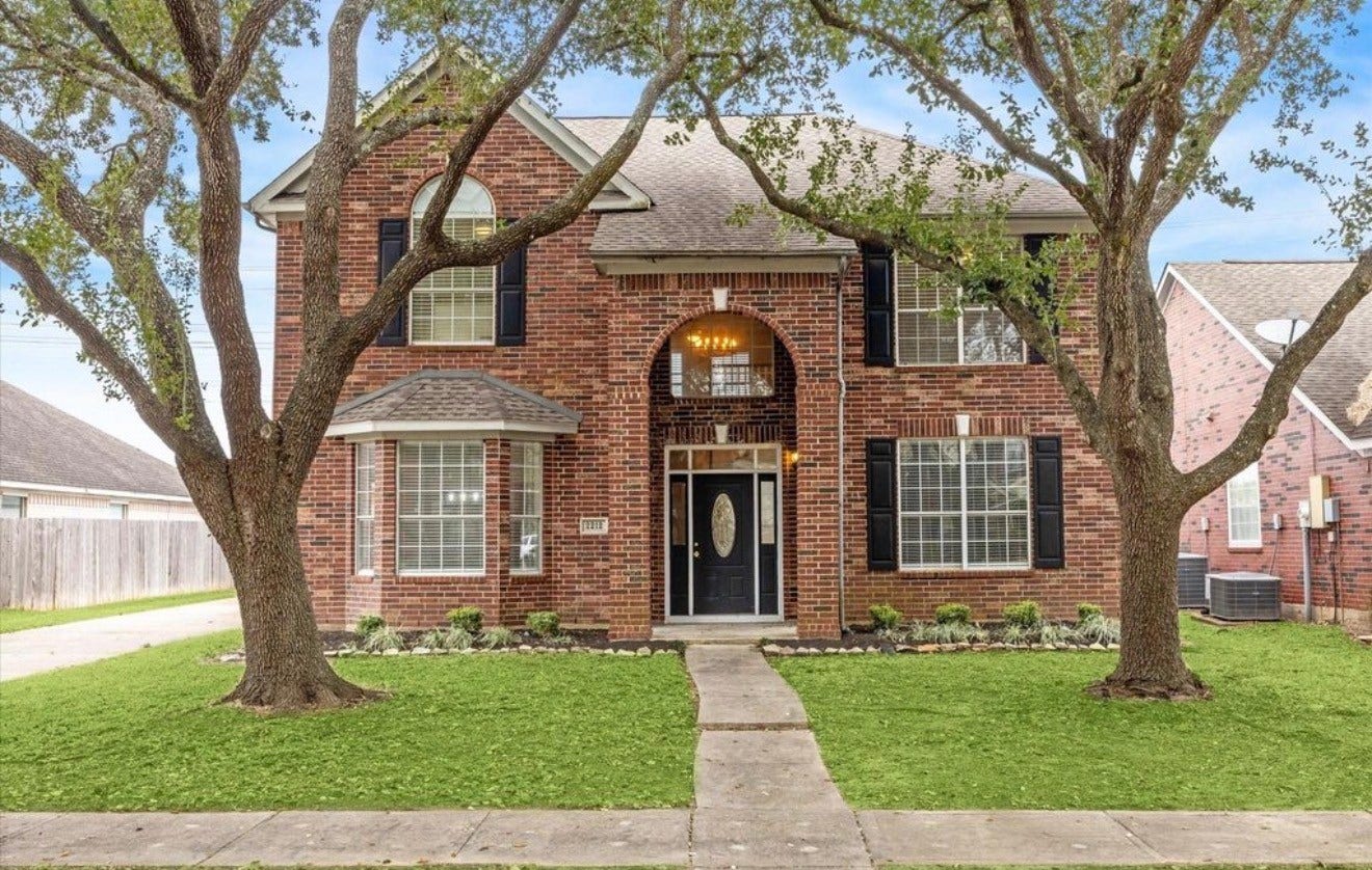 2212 Golden Sails Drive, League City, TX 77573 Not current photos, before recent tenants.