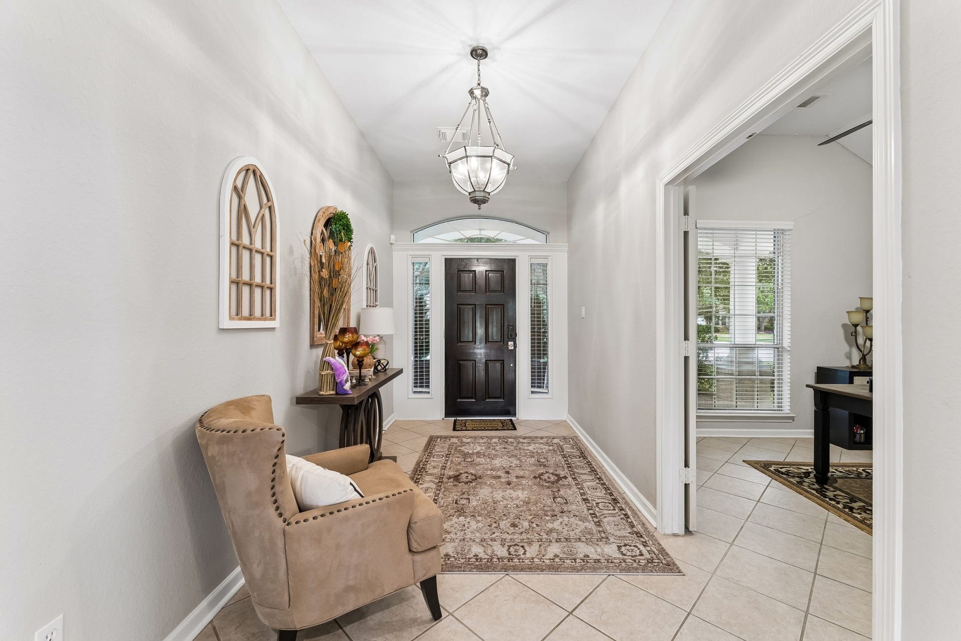 13050 Forester Canyon Lane, Sugar Land, TX 77498 The executive study is located at the front of the home just off of the foyer.