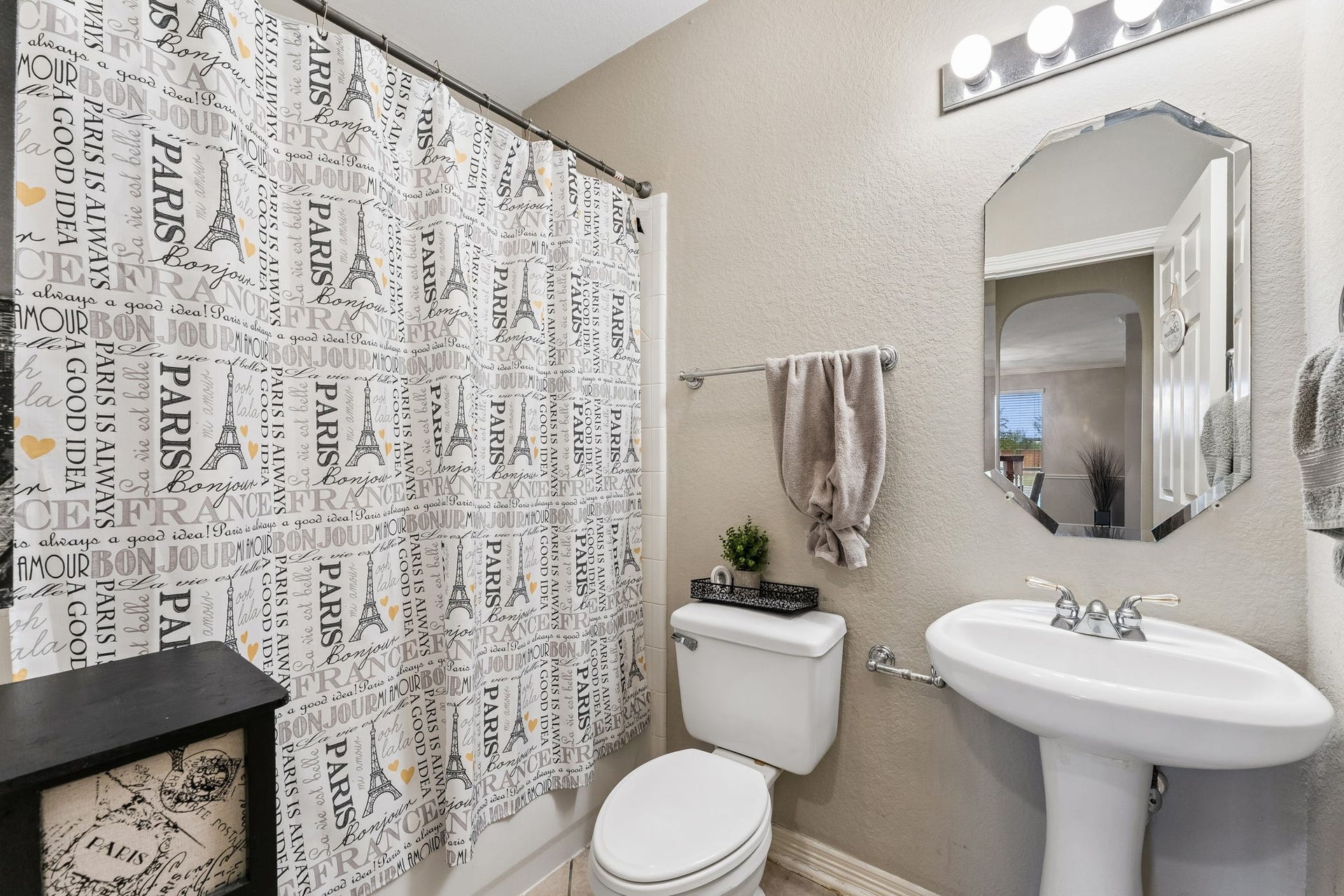 13050 Forester Canyon Lane, Sugar Land, TX 77498 13050 Forester Canyon Lane, Sugar Land, TX 77498