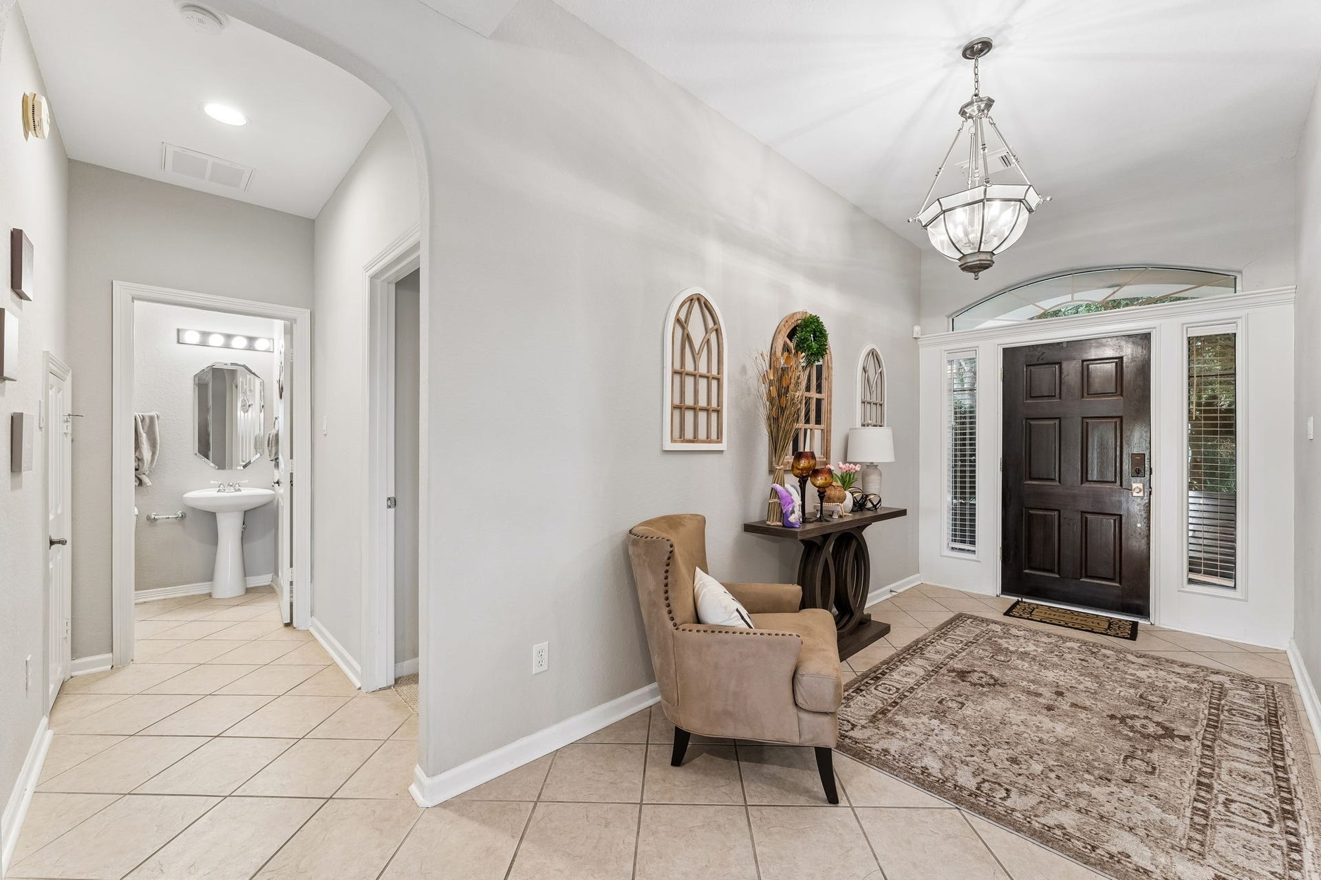 13050 Forester Canyon Lane, Sugar Land, TX 77498 Front entrance leads to a split bedroom layout with full bathroom also accessible from the hallway.