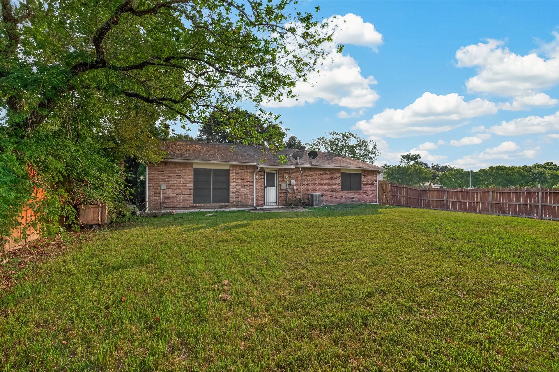 4850 Raven Ridge Drive, Houston, TX 77053 4850 Raven Ridge Drive, Houston, TX 77053