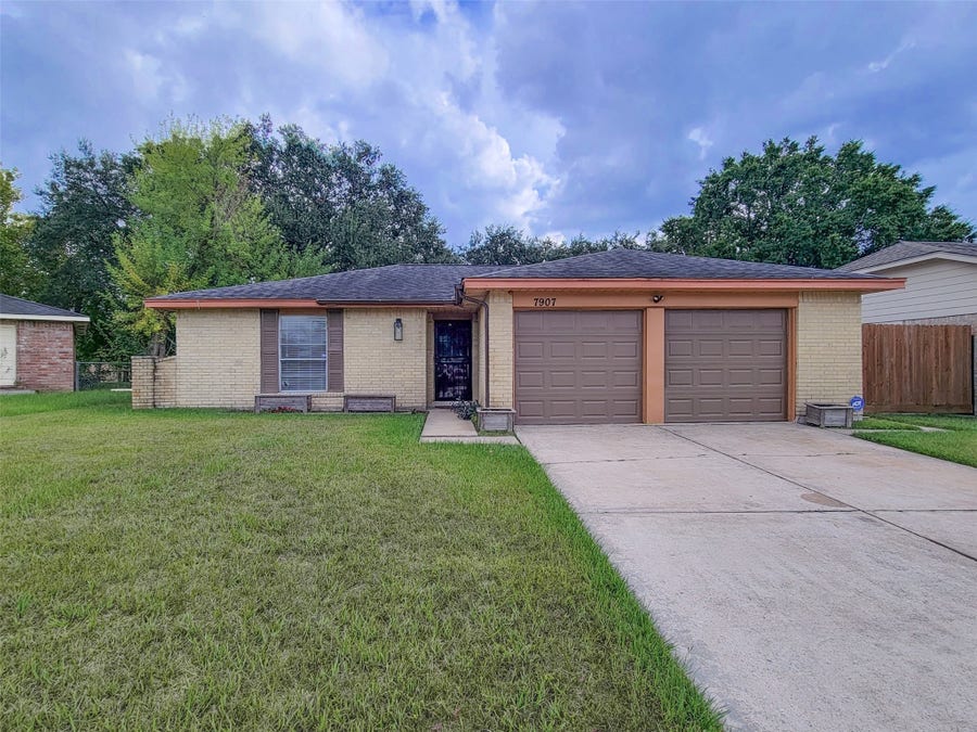 Property photo for 7907 Rumbling Wood Court, Houston, TX