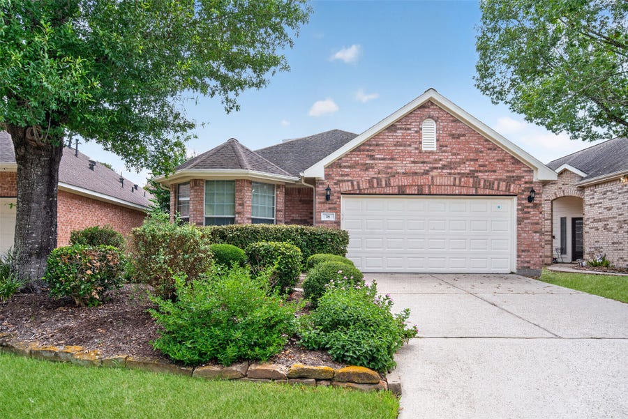 Property photo for 18 Arcadia Way, Conroe, TX