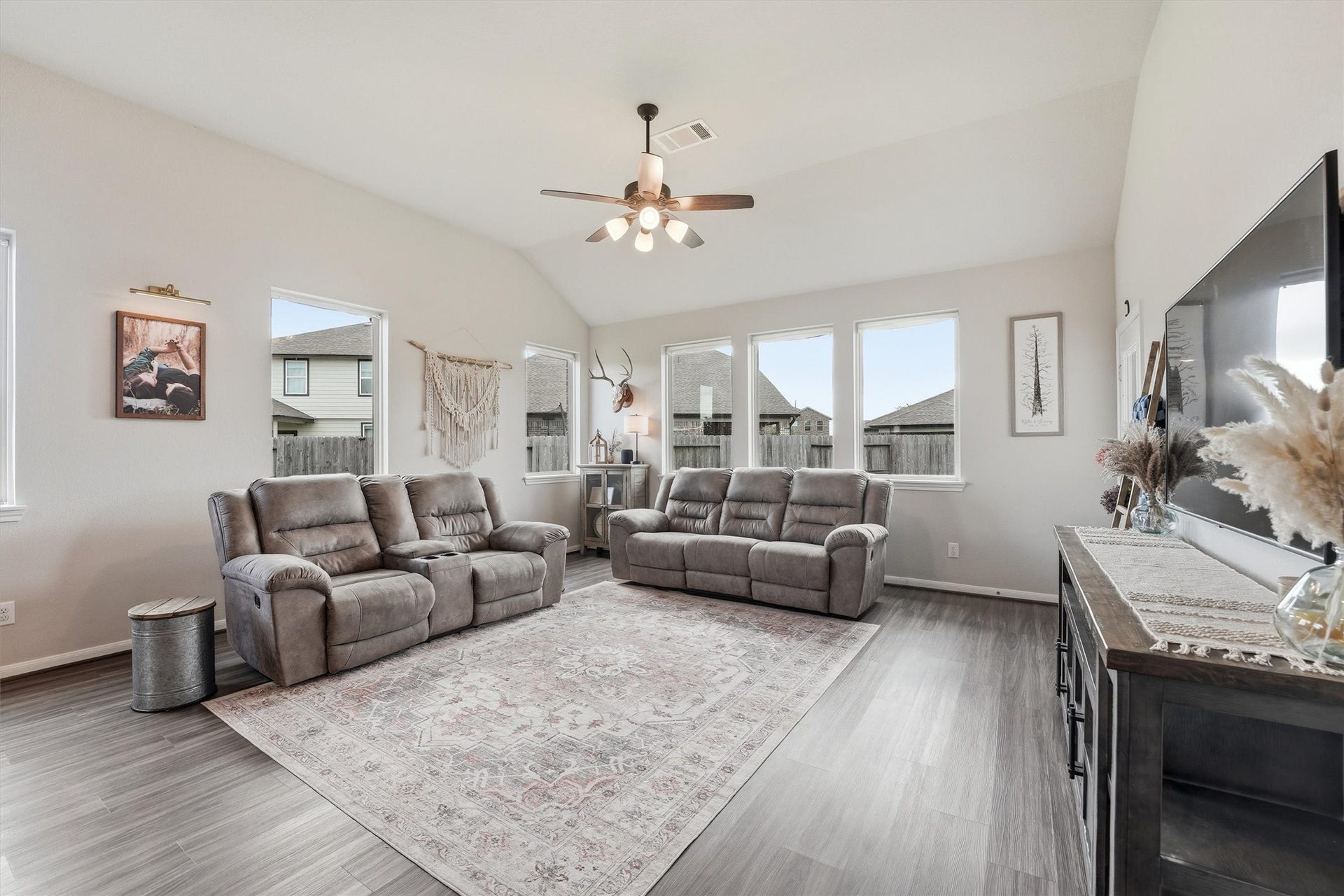 2130 Shellbark Way, La Marque, TX 77568 Bright and spacious living room with high ceilings.