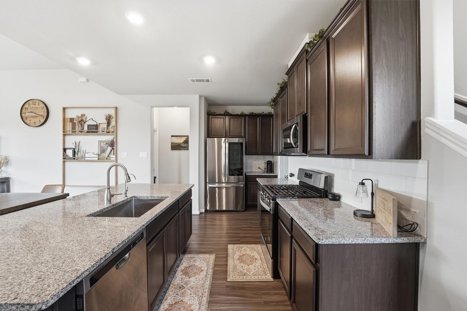 2130 Shellbark Way, La Marque, TX 77568 Another view of the kitchen.