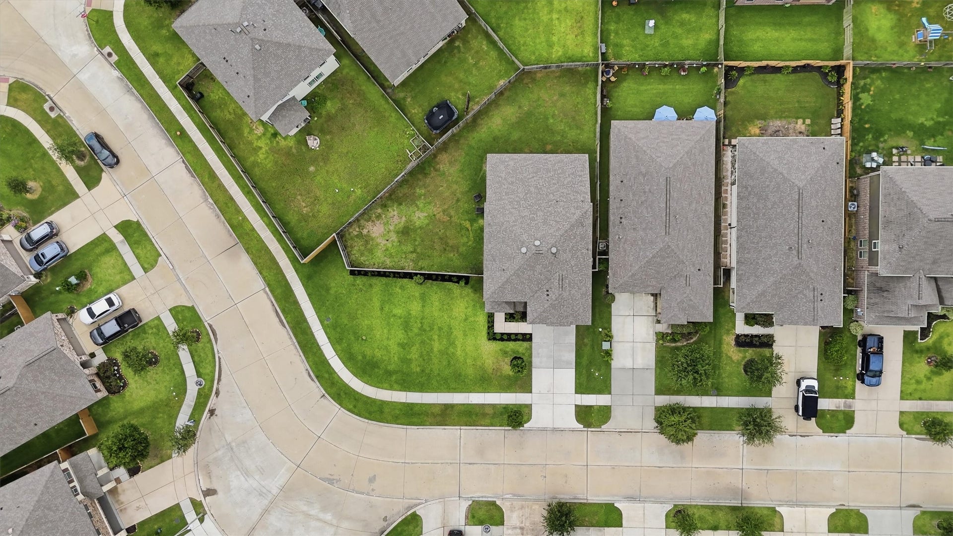 2130 Shellbark Way, La Marque, TX 77568 Another aerial view of home and yard.