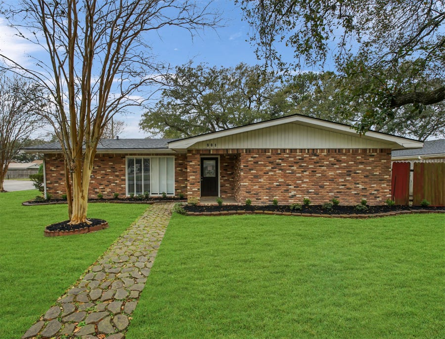 Property photo for 901 Aster Drive, Katy, TX