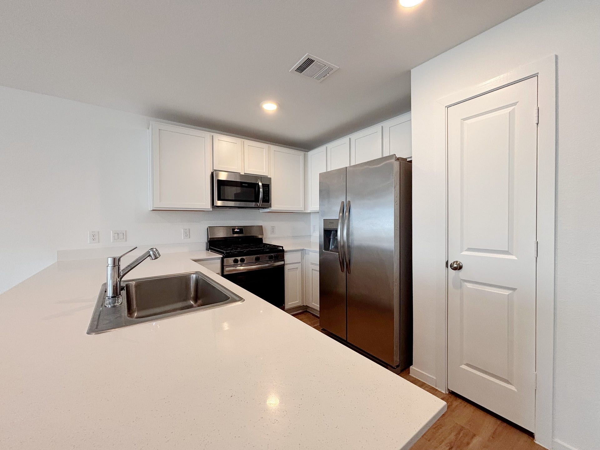 3107 Savannah Rose Drive, Angleton, TX 77515