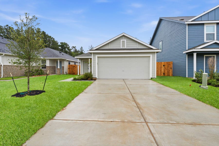 Property photo for 18716 Loom Dr, Conroe, TX