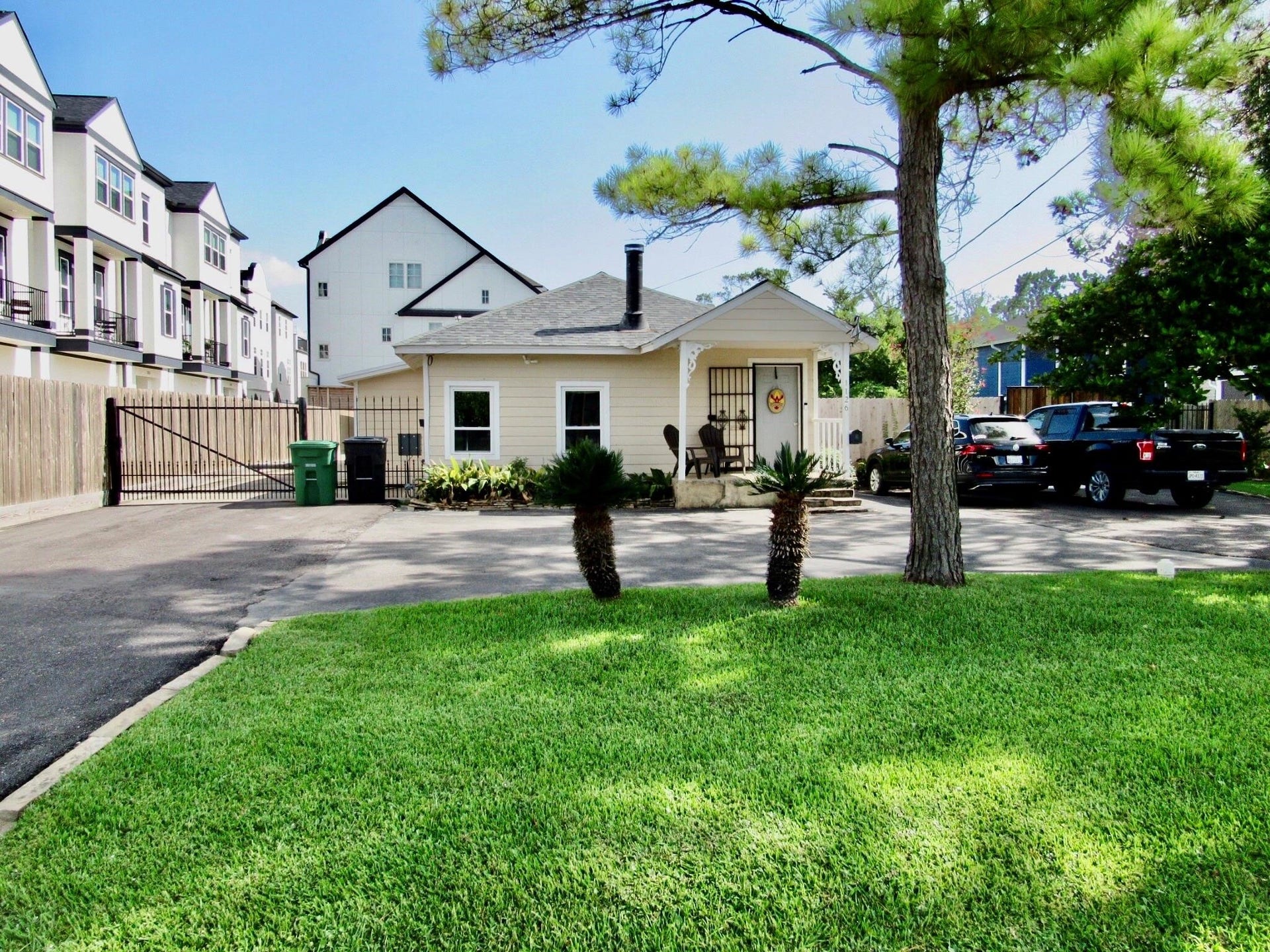 1126 W 22nd Street, Houston, TX 77008 1126 W 22nd Street, Houston, TX 77008