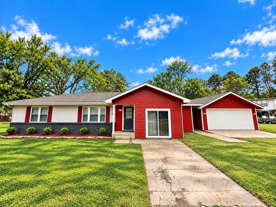 Property photo for 8 Piney Way, Angleton, TX
