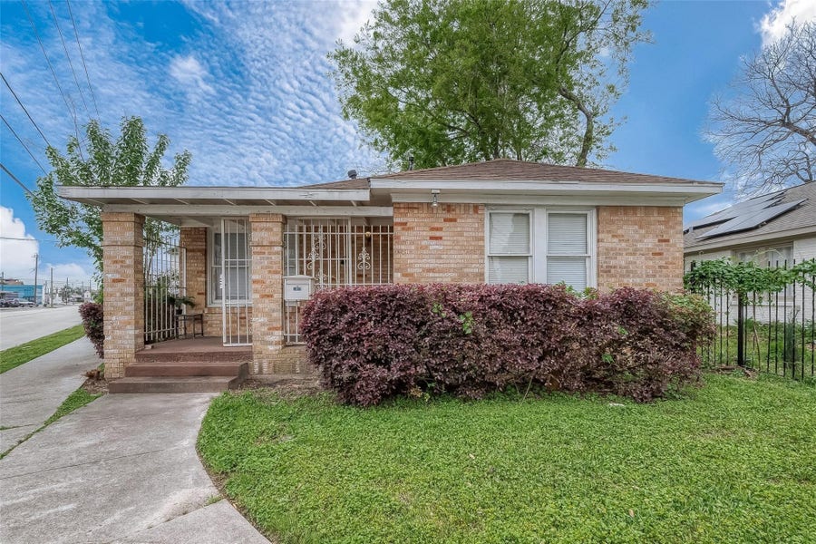 Property photo for 5009 N Main Street, Houston, TX