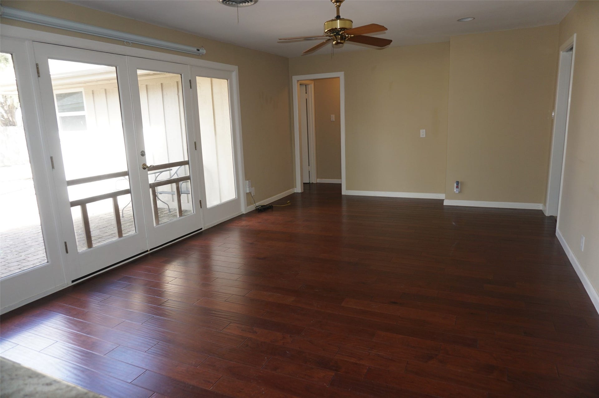 5422 Darnell Street, Houston, TX 77096 5422 Darnell Street, Houston, TX 77096