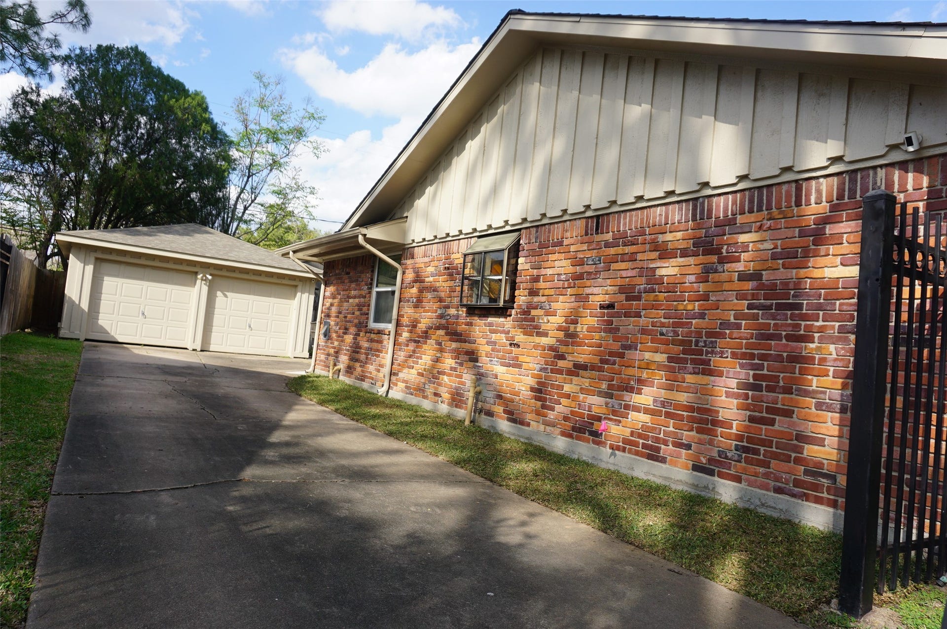 5422 Darnell Street, Houston, TX 77096 5422 Darnell Street, Houston, TX 77096