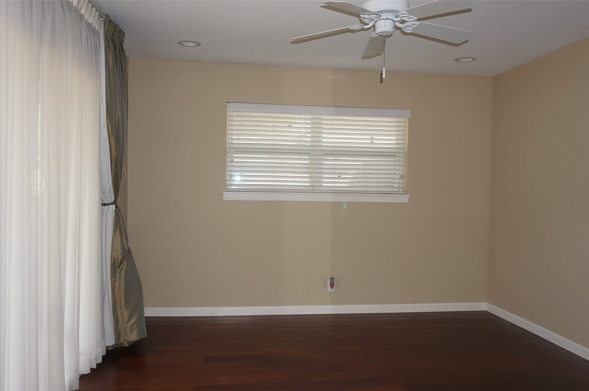 5422 Darnell Street, Houston, TX 77096 5422 Darnell Street, Houston, TX 77096