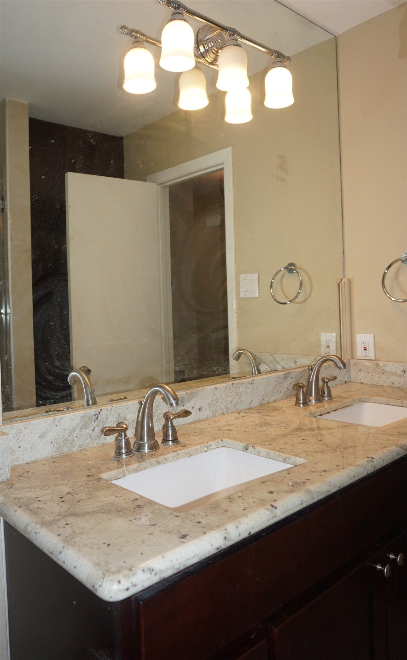 5422 Darnell Street, Houston, TX 77096 5422 Darnell Street, Houston, TX 77096