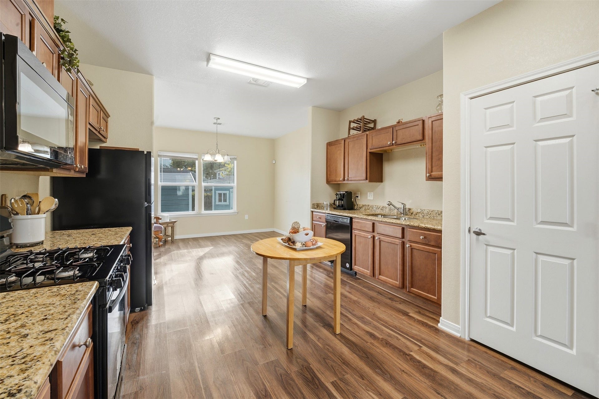 3030 Oakdale Street, Houston, TX 77004 Kitchen
