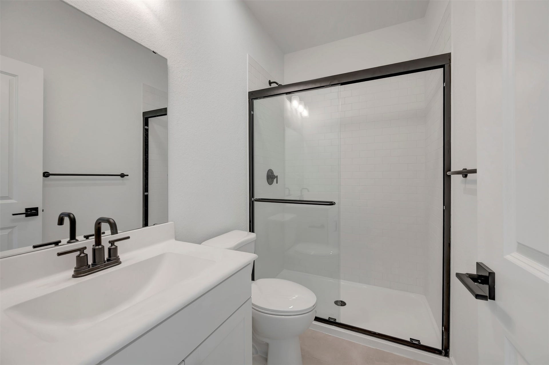4225 White Springs Lane, League City, TX 77573 Hall bath 2 (*Photo not of actual home and used for illustration purposes only.)