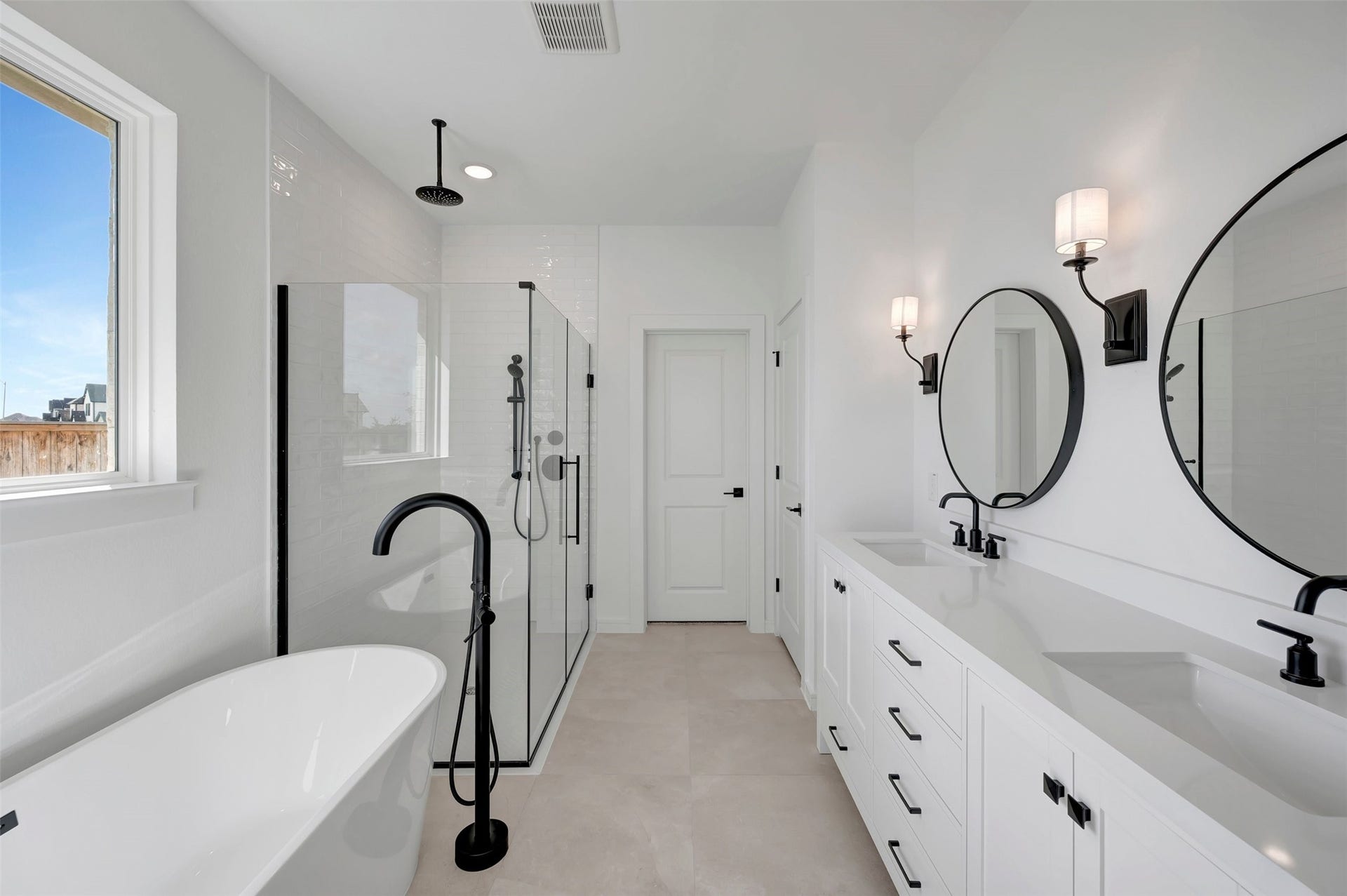 4225 White Springs Lane, League City, TX 77573 Spa-like primary bath (*Photo not of actual home and used for illustration purposes only.)
