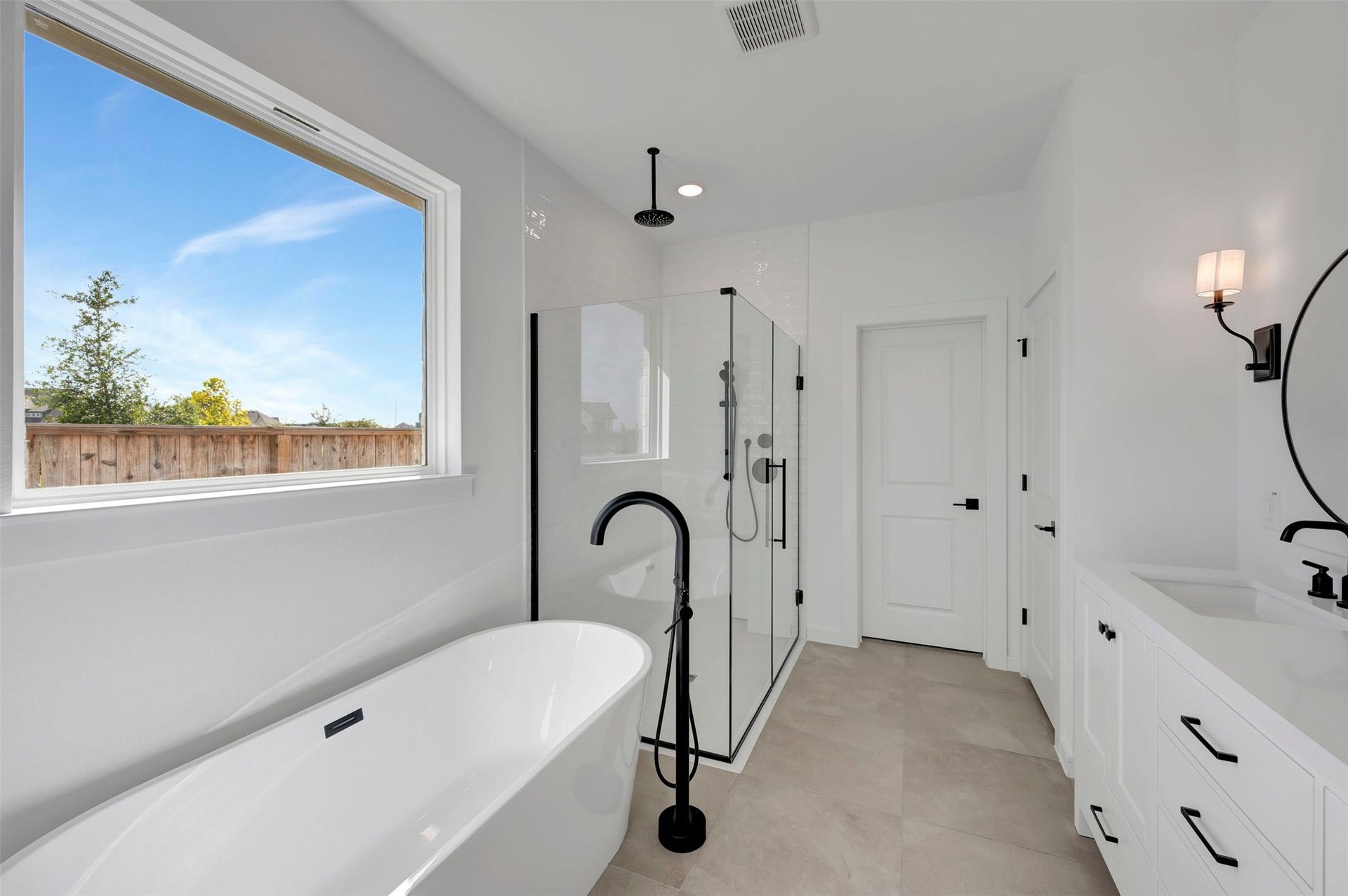 4225 White Springs Lane, League City, TX 77573 Luxurious primary bath (*Photo not of actual home and used for illustration purposes only.)