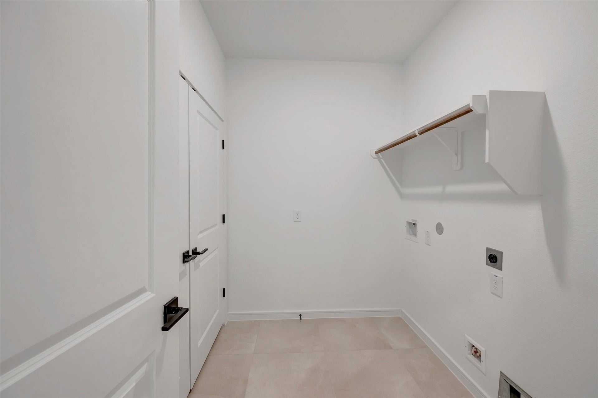 4225 White Springs Lane, League City, TX 77573 Laundry room (*Photo not of actual home and used for illustration purposes only.)