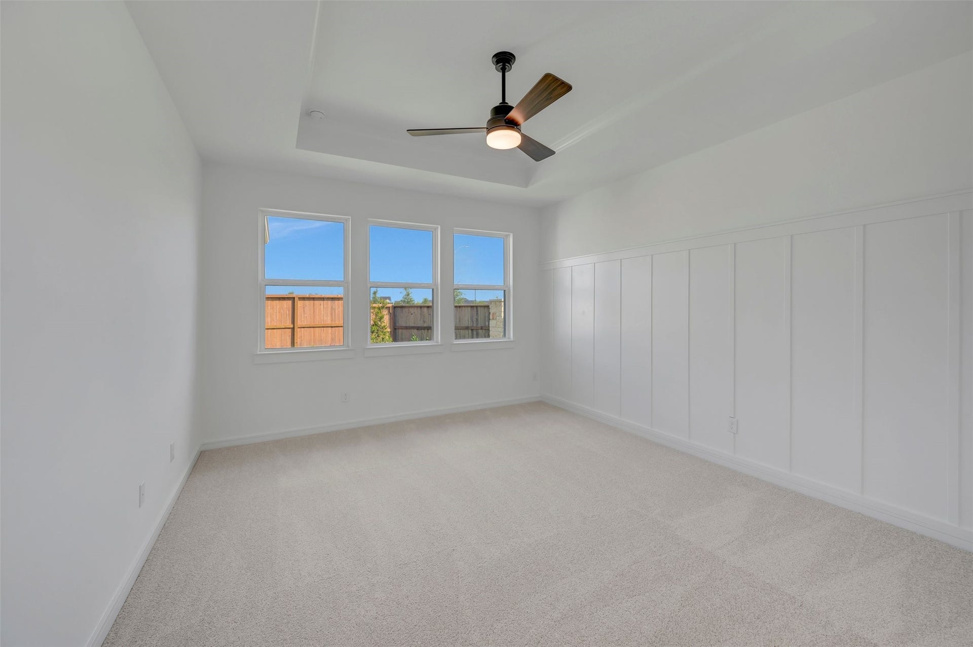 4225 White Springs Lane, League City, TX 77573 Spacious primary suite (*Photo not of actual home and used for illustration purposes only.)