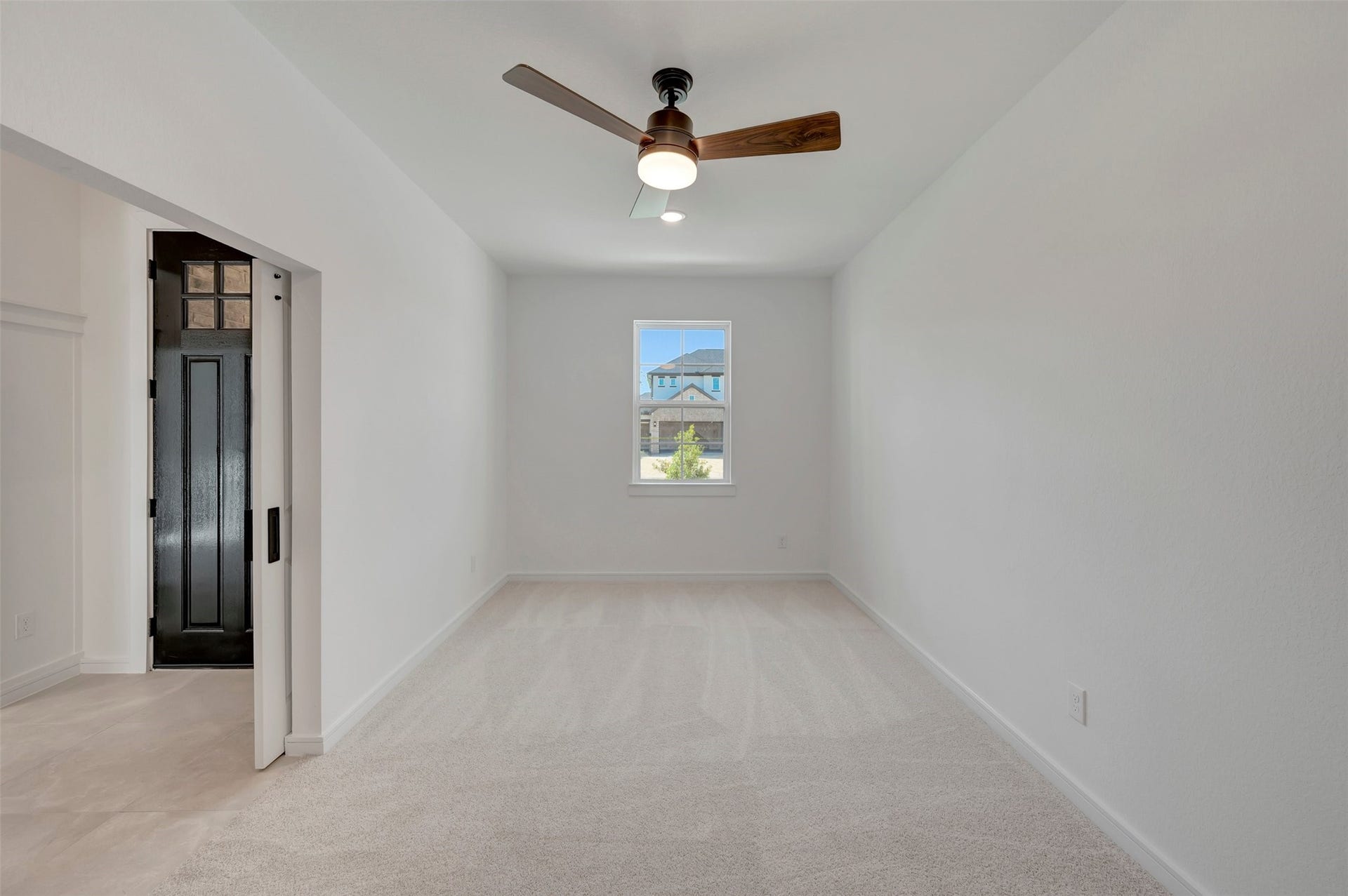 4225 White Springs Lane, League City, TX 77573 Convenient home office (*Photo not of actual home and used for illustration purposes only.)
