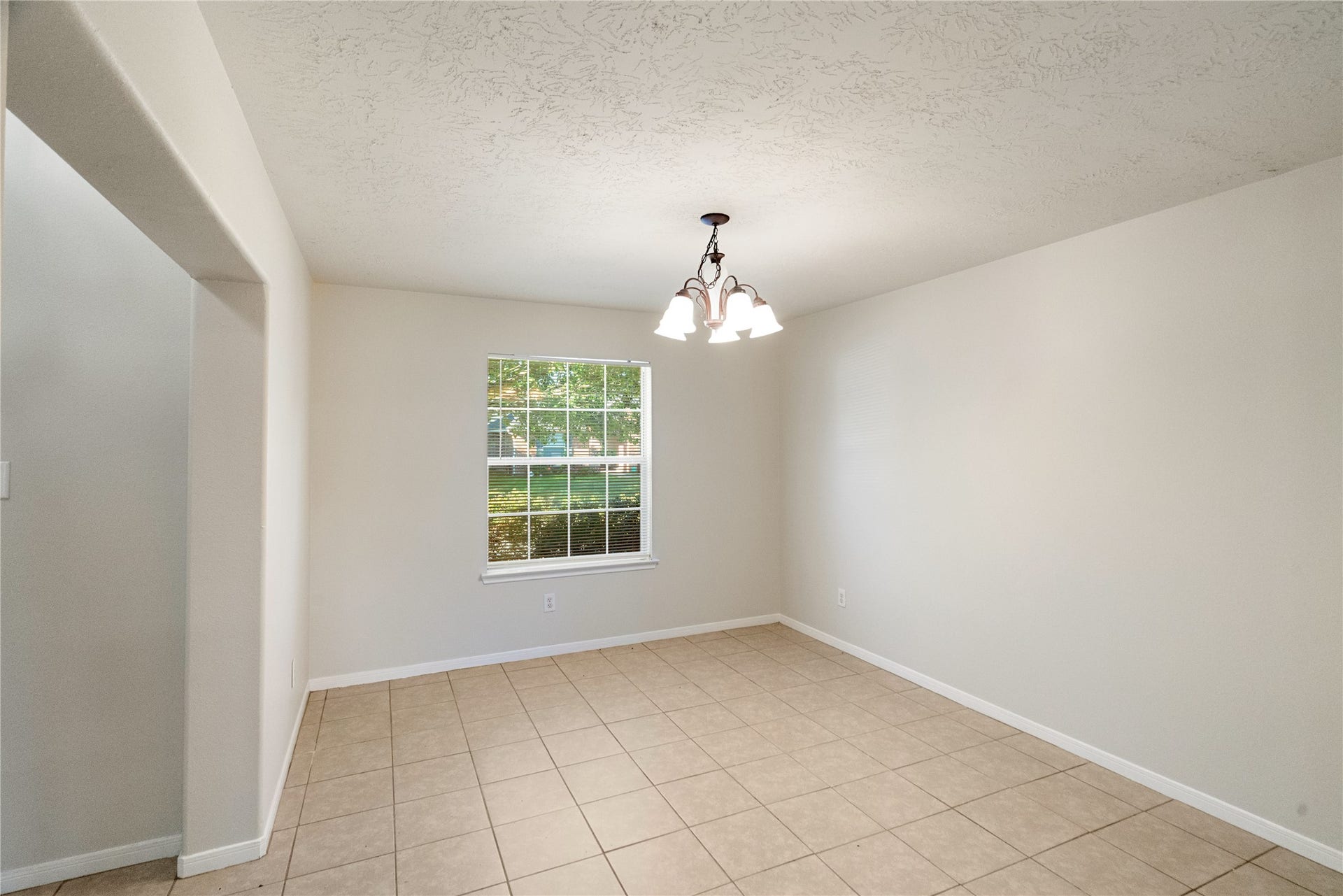 Nicely Sized Dining Room