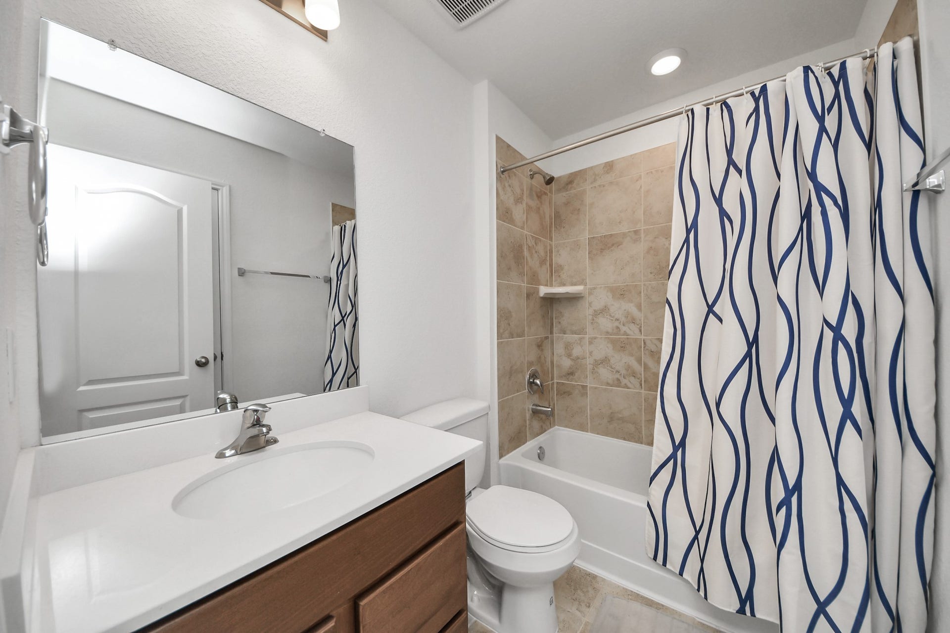 5924 Bluebonnet Lane, Rosenberg, TX 77469 Guest bathroom
