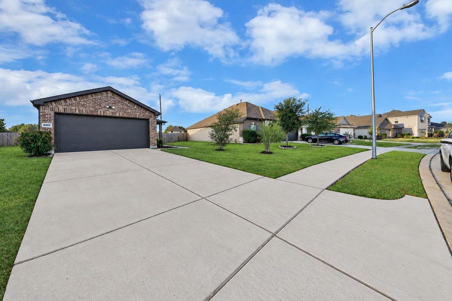 Property photo for 5924 Bluebonnet Lane, Rosenberg, TX