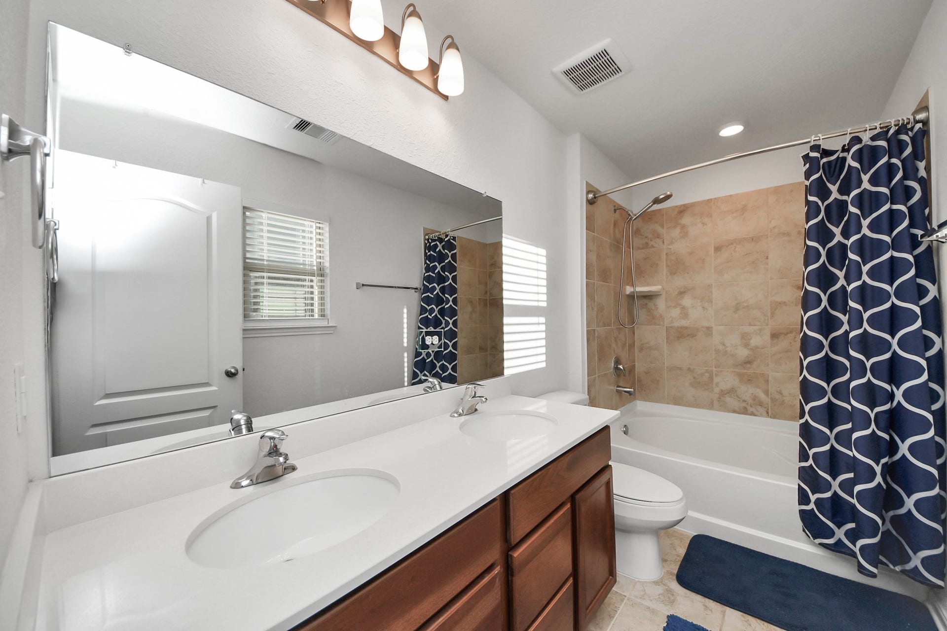 5924 Bluebonnet Lane, Rosenberg, TX 77469 Primary bathroom