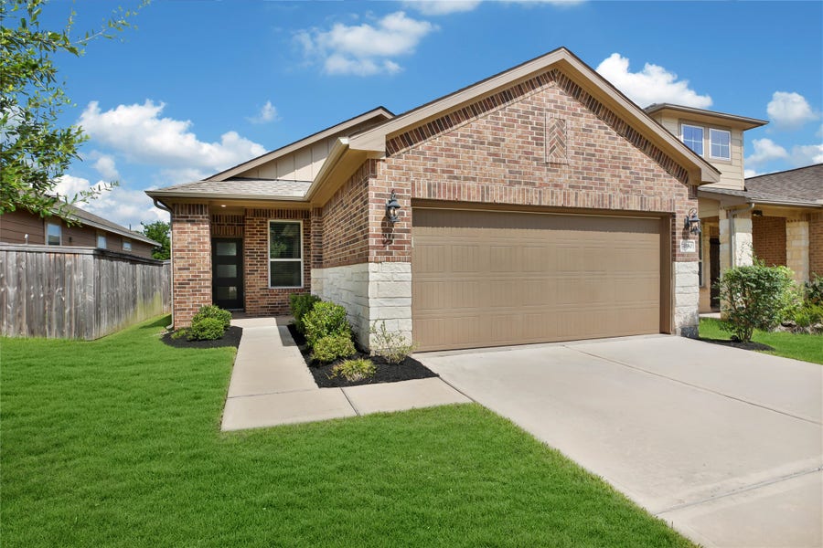 Property photo for 7080 Silverleaf Oak Street, Conroe, TX