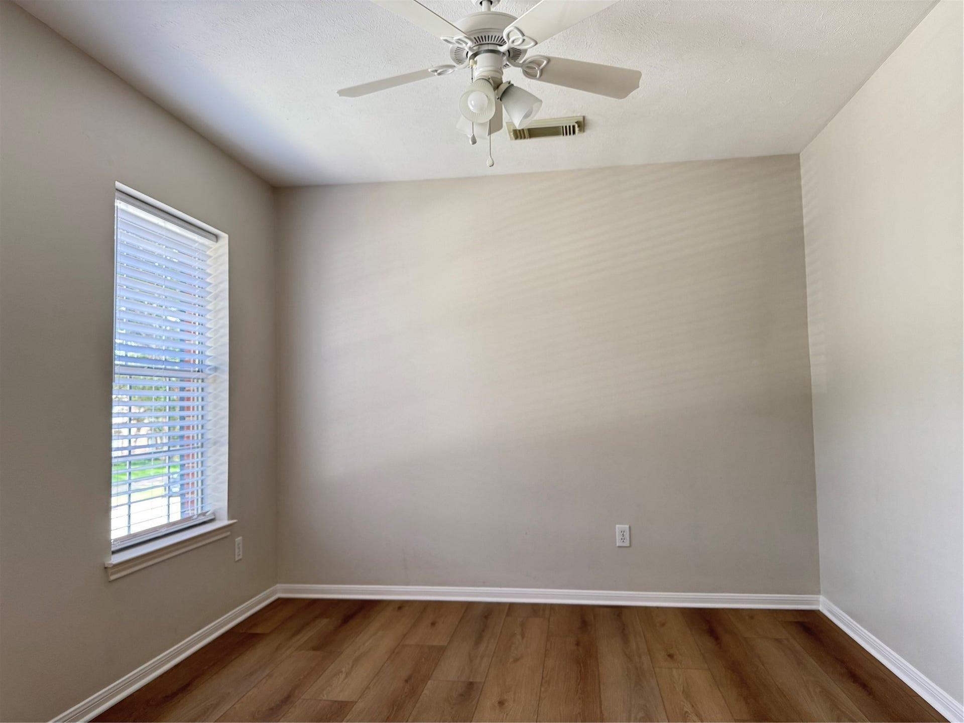 6926 Hearthside Drive, Sugar Land, TX 77479 6926 Hearthside Drive, Sugar Land, TX 77479