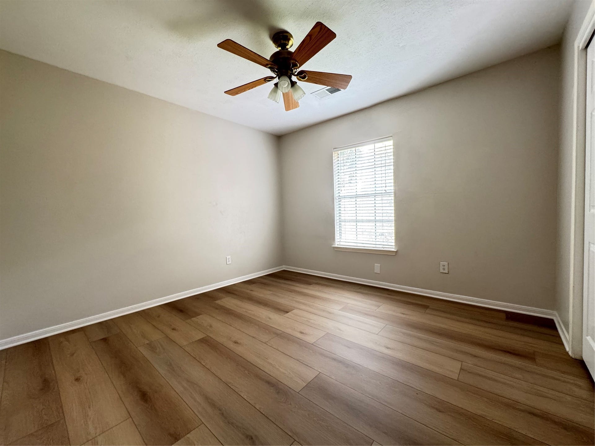6926 Hearthside Drive, Sugar Land, TX 77479 6926 Hearthside Drive, Sugar Land, TX 77479