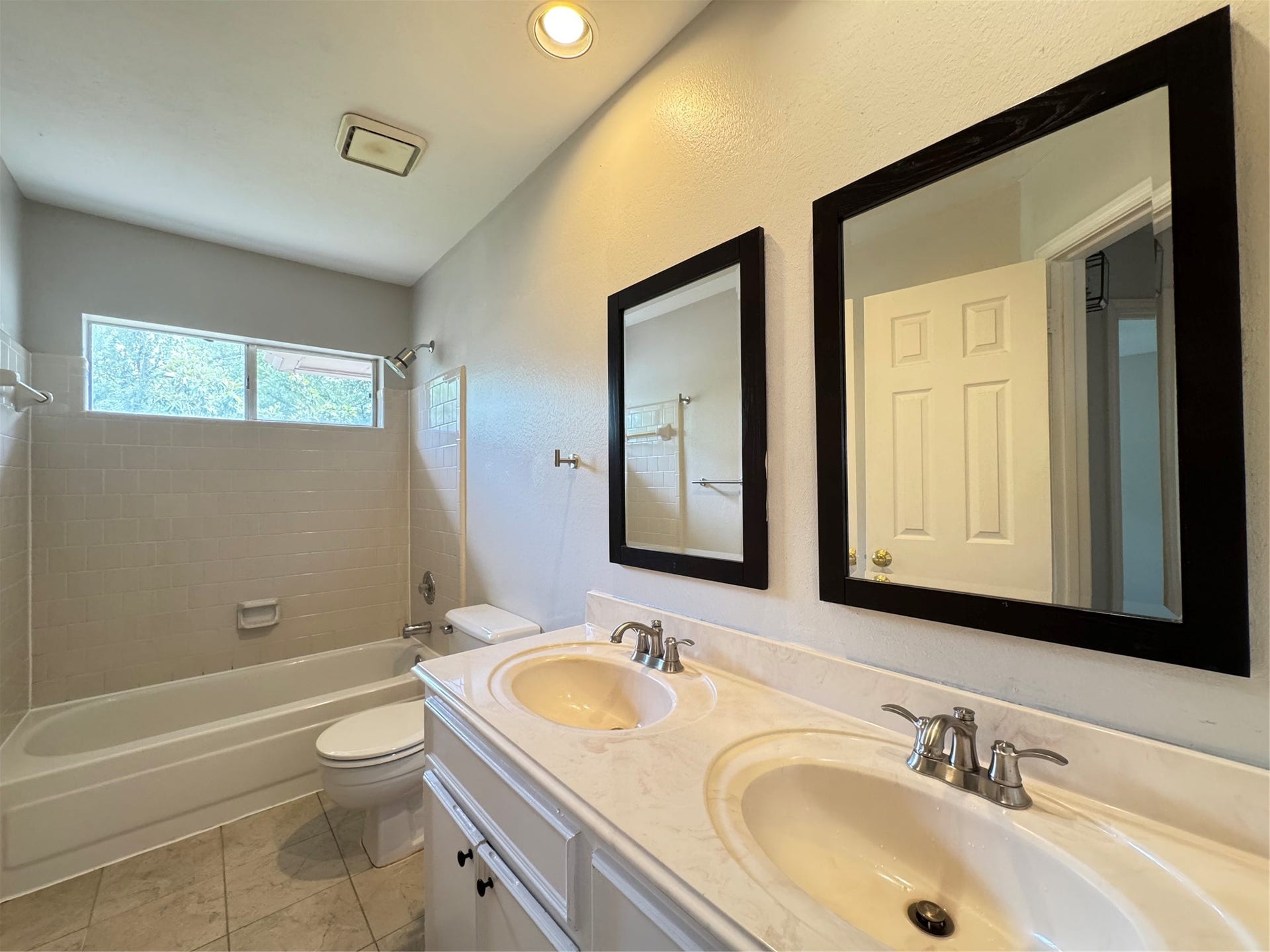 6926 Hearthside Drive, Sugar Land, TX 77479 6926 Hearthside Drive, Sugar Land, TX 77479