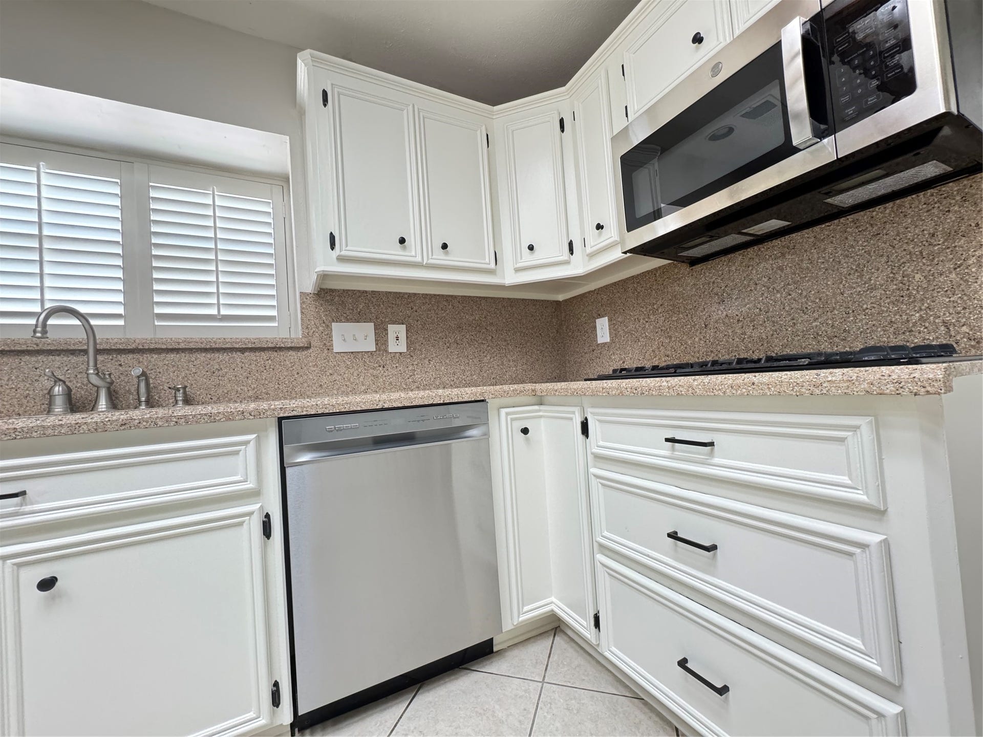 6926 Hearthside Drive, Sugar Land, TX 77479 6926 Hearthside Drive, Sugar Land, TX 77479