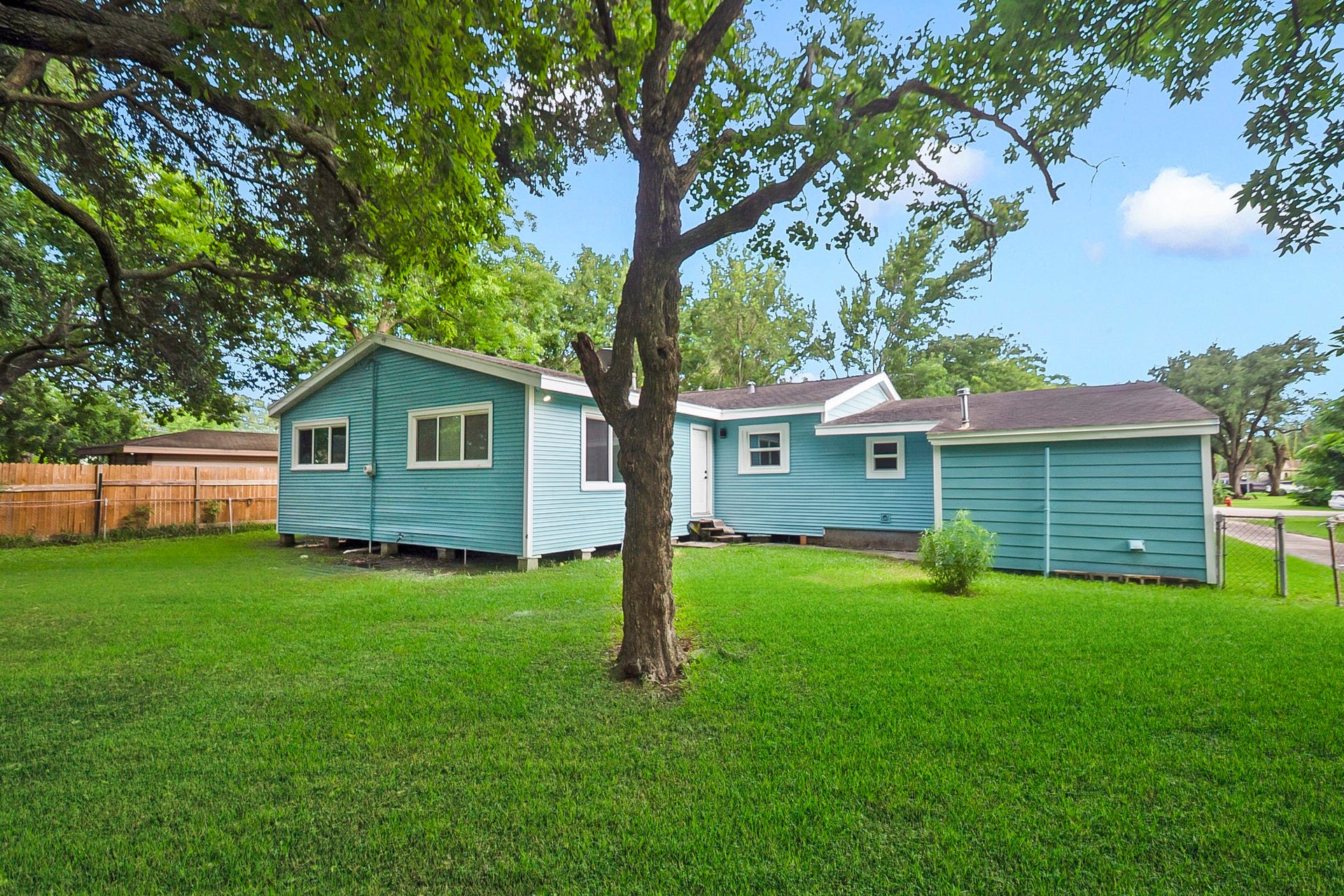 2508 N Houston Drive, La Marque, TX 77568 2508 N Houston Drive, La Marque, TX 77568