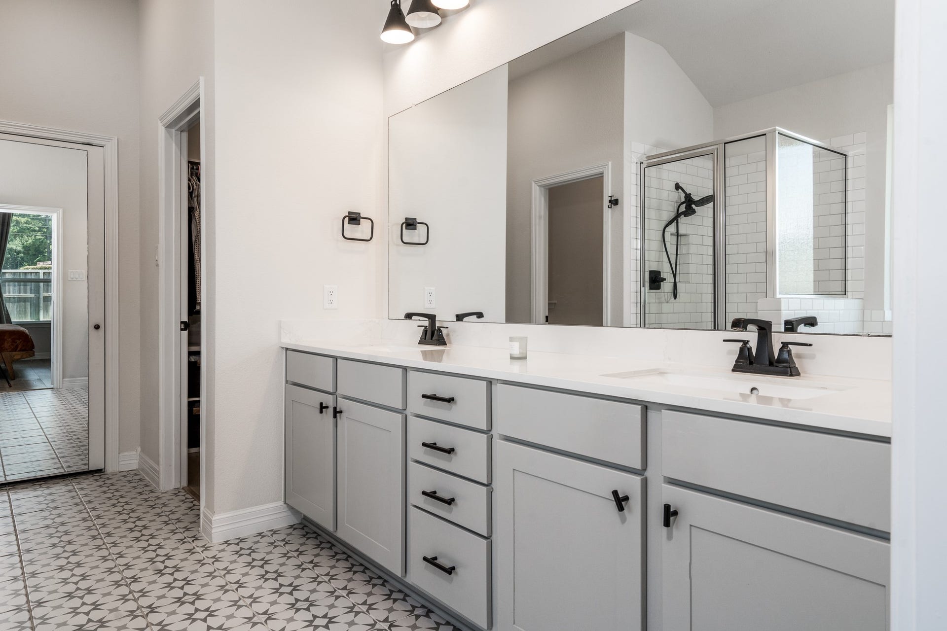 9403 Coleraine Court, Tomball, TX 77375 Double sink