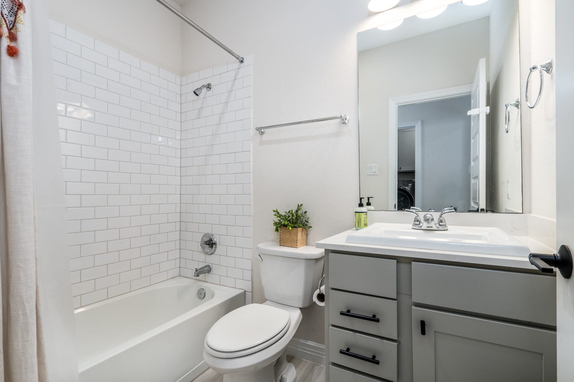 9403 Coleraine Court, Tomball, TX 77375 Bathroom #2
