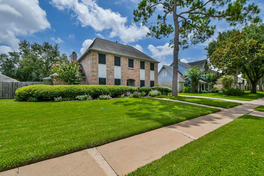 Property photo for 1002 Mill Run Drive, Sugar Land, TX