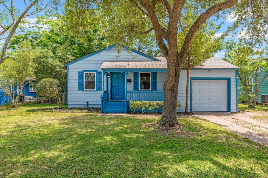 Property photo for 115 Whiting Street, Galveston, TX