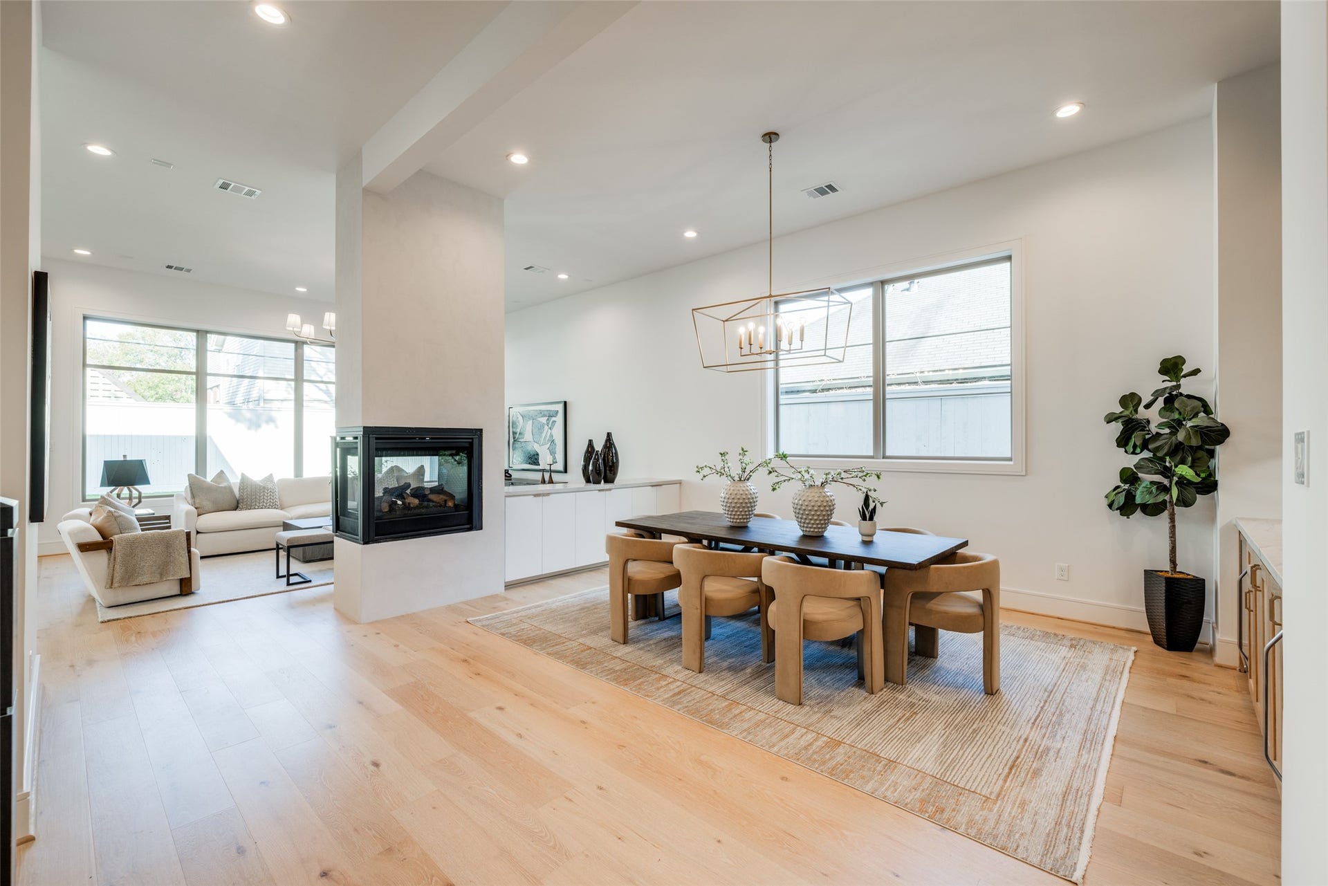 2332 SOUTH BLVD Boulevard, Houston, TX 77098 * Estimated Completion date 06/01/27 *
* ASK ABOUT CUSTOMIZATION OPTIONS DURING CONSTRUCTION ONLY
* MAZZARINO MODEL HOME
* PHOTOS MAY SHOW A SIMILAR FLOOR PLAN AND/OR UPGRADED/ALTERNATIVE FINISHES
* Please use these photos as a guide
* THIS IS AN ACTIVE CONSTRUCTION SITE, BUYERS MUST REQUEST APPOINTMENT TO BE ON PREMISE AT ALL TIMES.