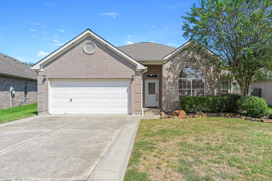Property photo for 9314 E Lakeside Drive, Magnolia, TX