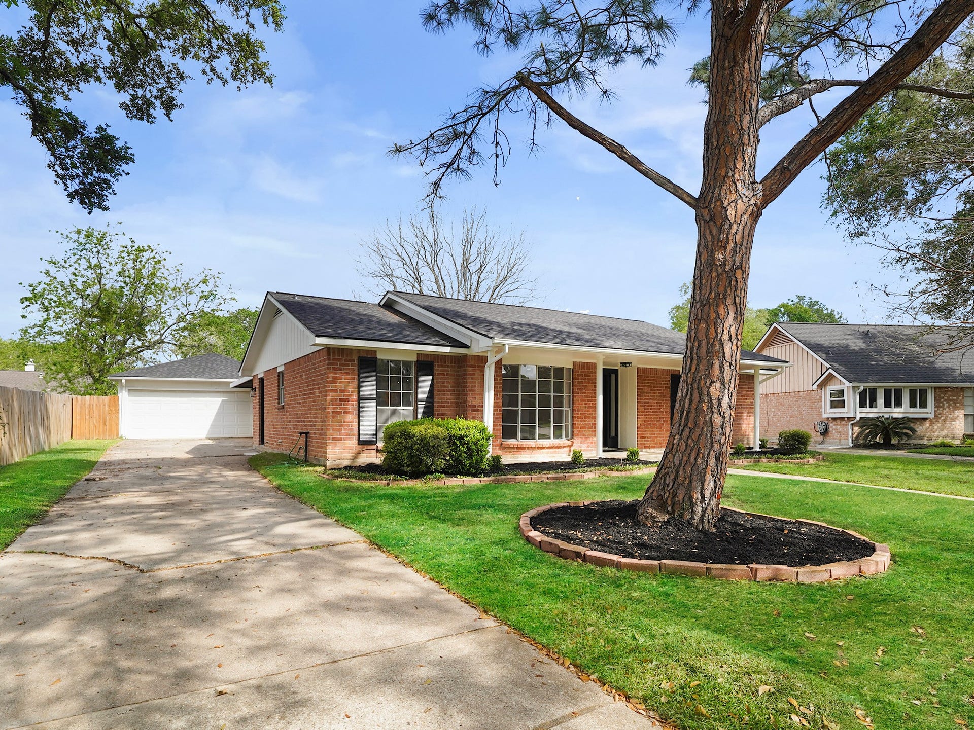 13906 Vinehill Drive, Sugar Land, TX 77498 13906 Vinehill Drive, Sugar Land, TX 77498
