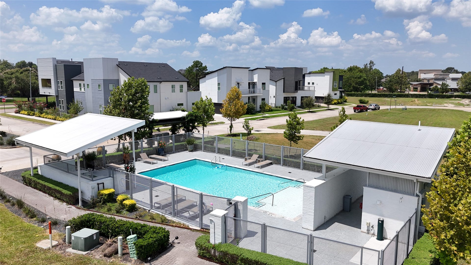 9803 Hope Harbor Lane, Houston, TX 77080 Avondale has a Community Pool, Plus Nearby is Avondale's Park Area with Trails and Pouch Playground