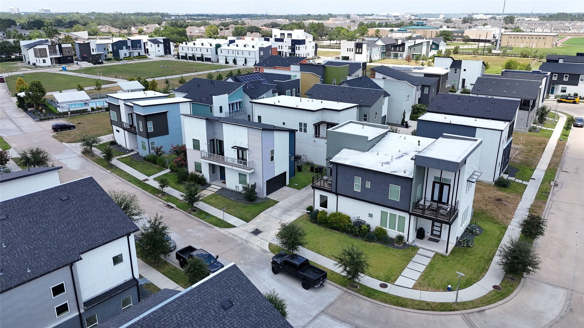 9803 Hope Harbor Lane, Houston, TX 77080 Avondale - The Focus on Architecture and Distinction!
