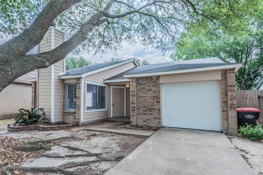 Property photo for 7522 Pepperbrook Drive, Houston, TX